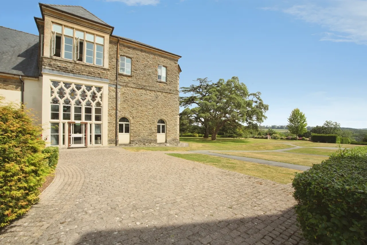 The Manor, Talygarn, CF72, photo 30