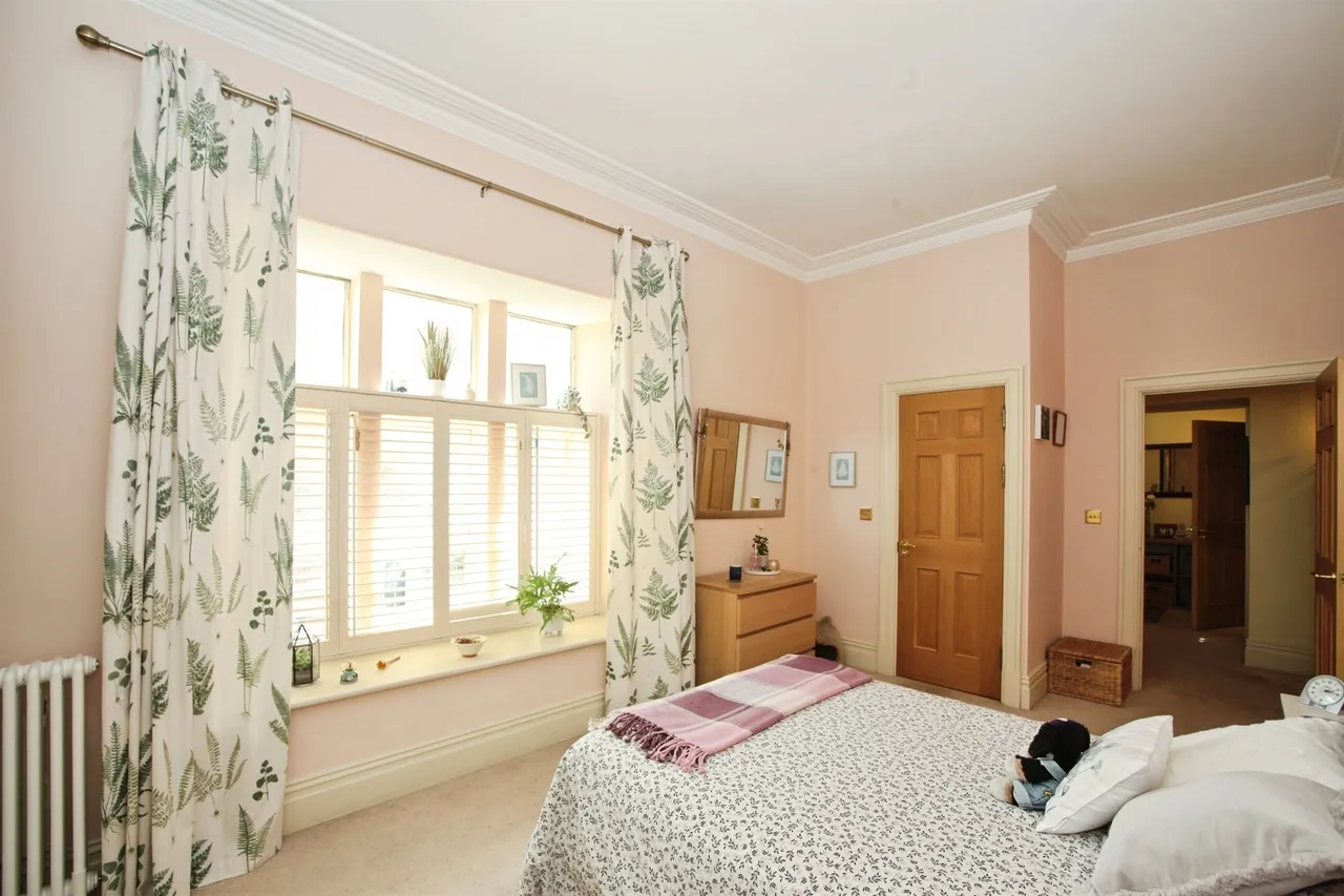 The Manor, Talygarn, CF72, photo 14
