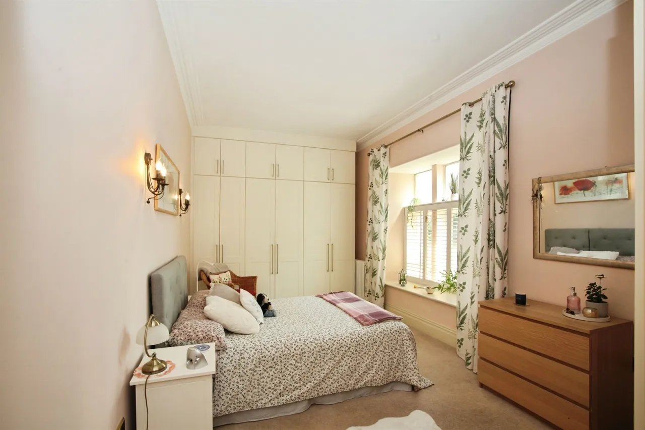 The Manor, Talygarn, CF72, photo 13