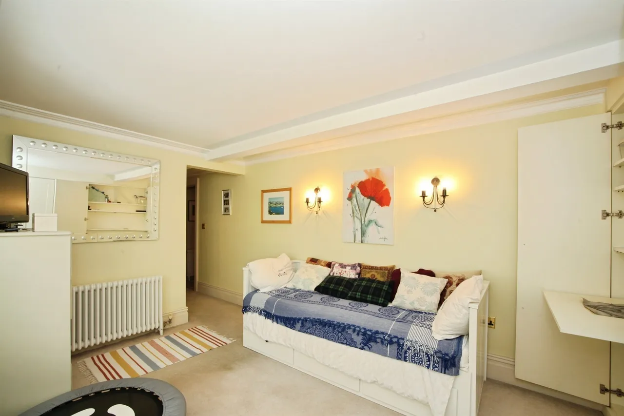 The Manor, Talygarn, CF72, photo 17