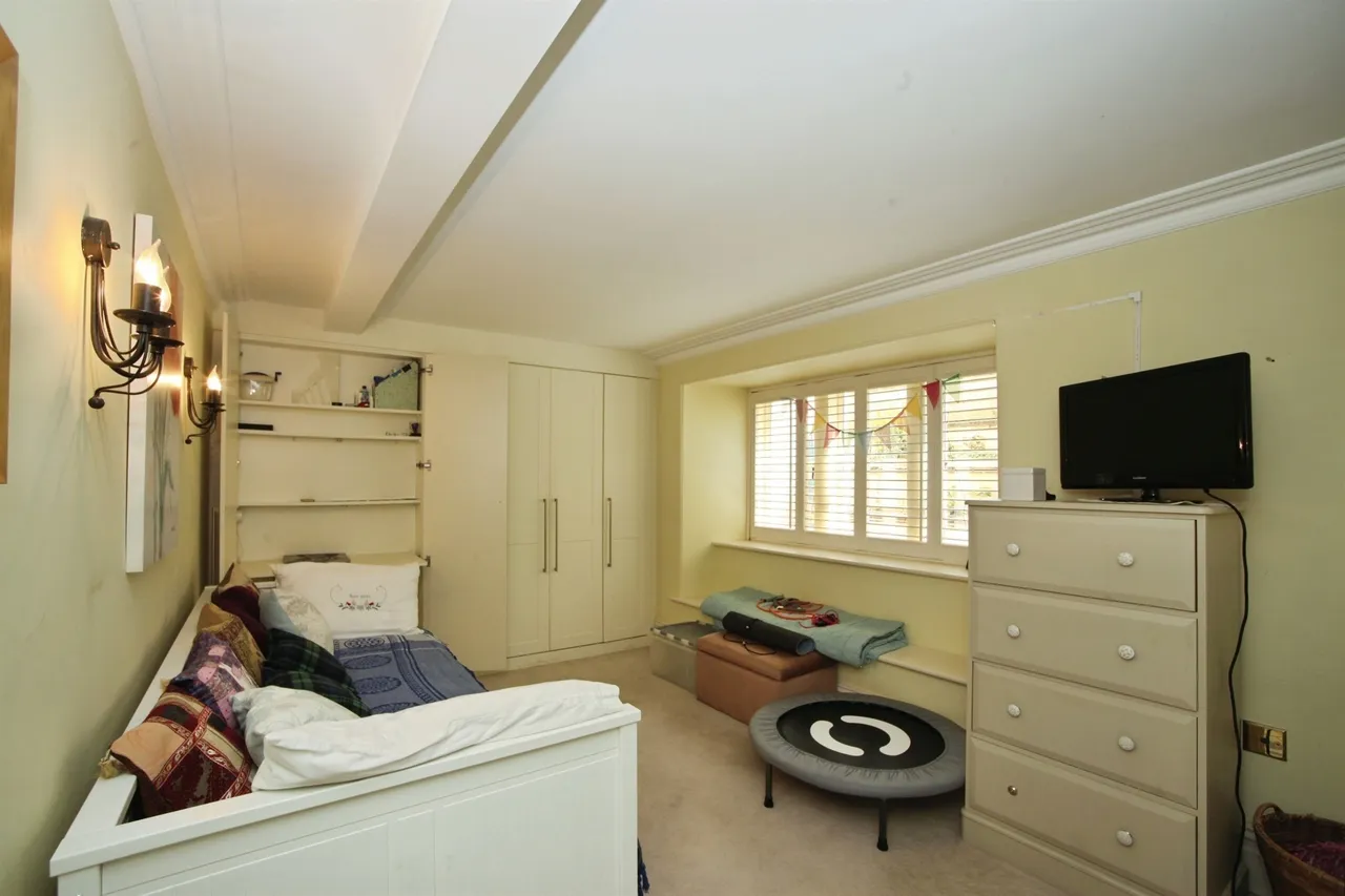 The Manor, Talygarn, CF72, photo 16