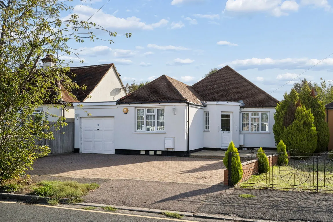 4 bed house for sale, Downs Avenue, Pinner, HA5