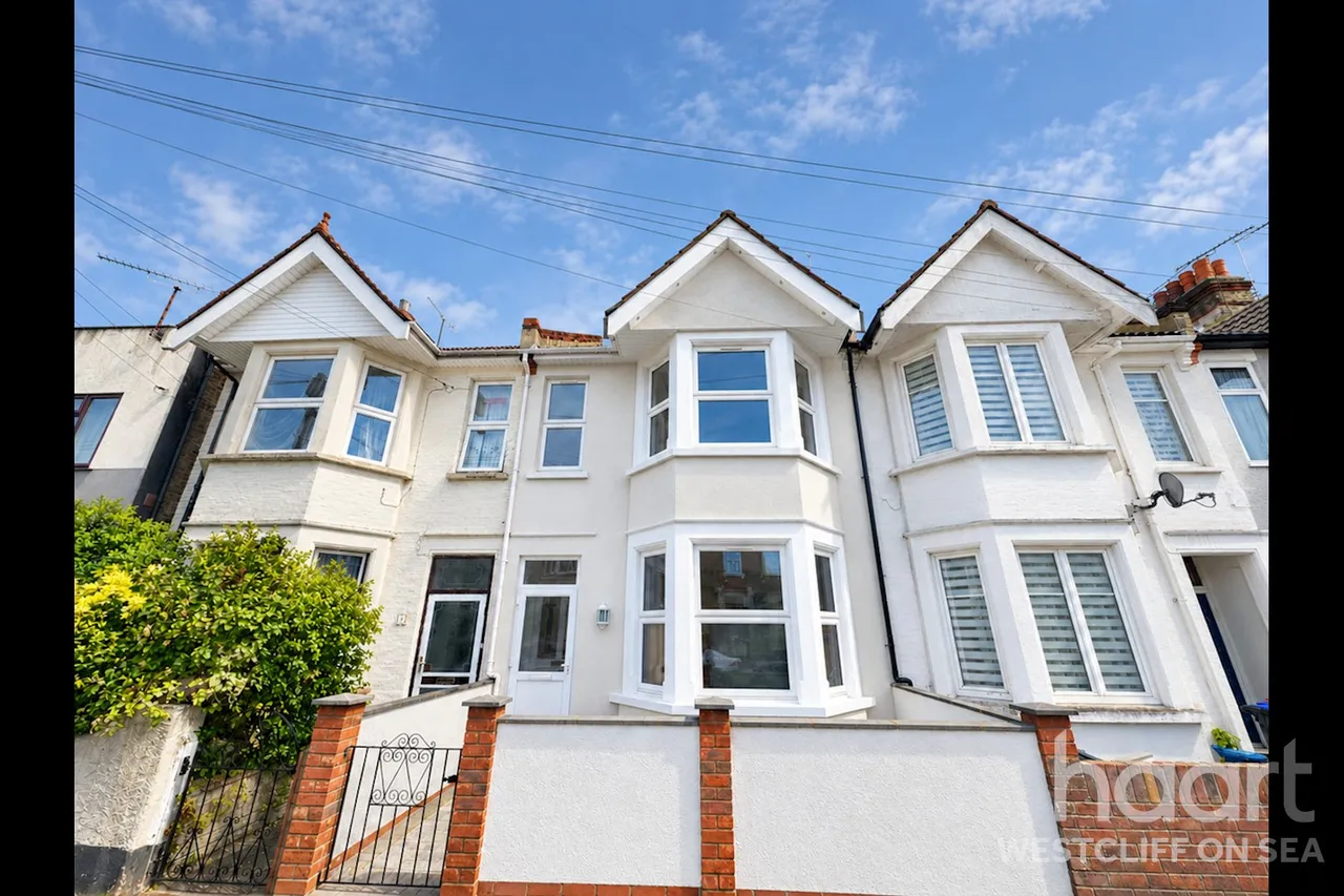 4 bed house for sale, Burdett Avenue, Westcliff-On-Sea, SS0