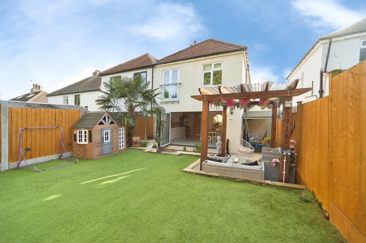 Netherhall Road, Baildon, BD17, photo 19