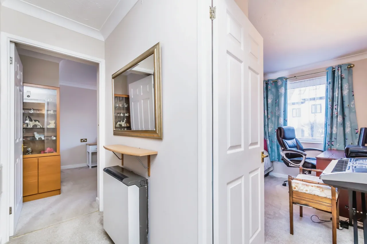 Beechwood Gardens, Caterham, Surrey, CR3, photo 10