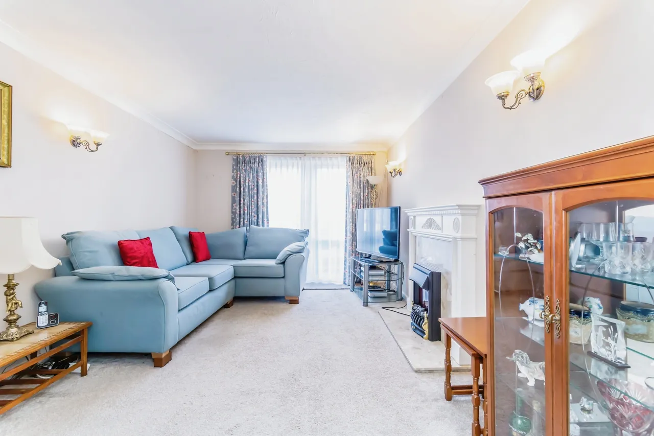Beechwood Gardens, Caterham, Surrey, CR3, photo 13