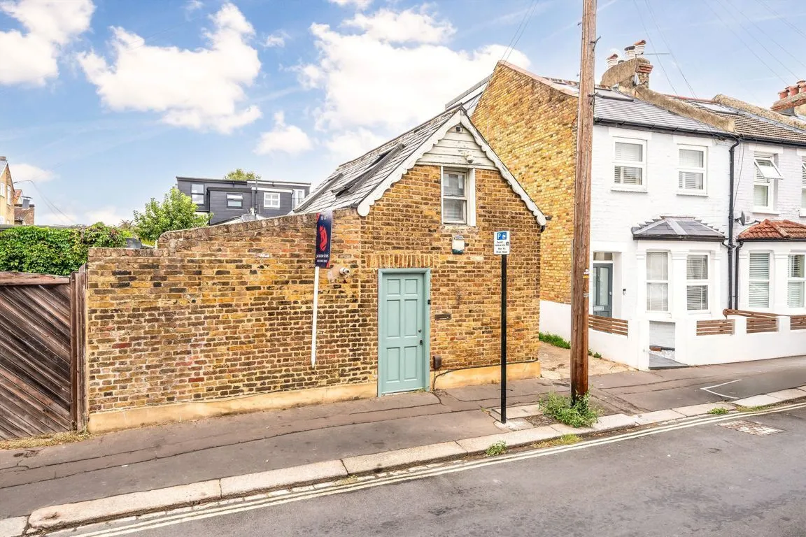 1 bed house to rent, Stanley Road, Teddington, TW11