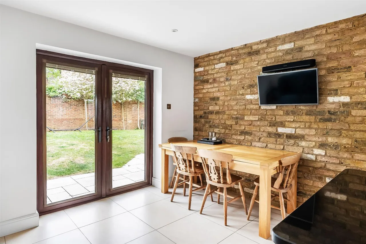 Milton Way, Fetcham, KT22, photo 12