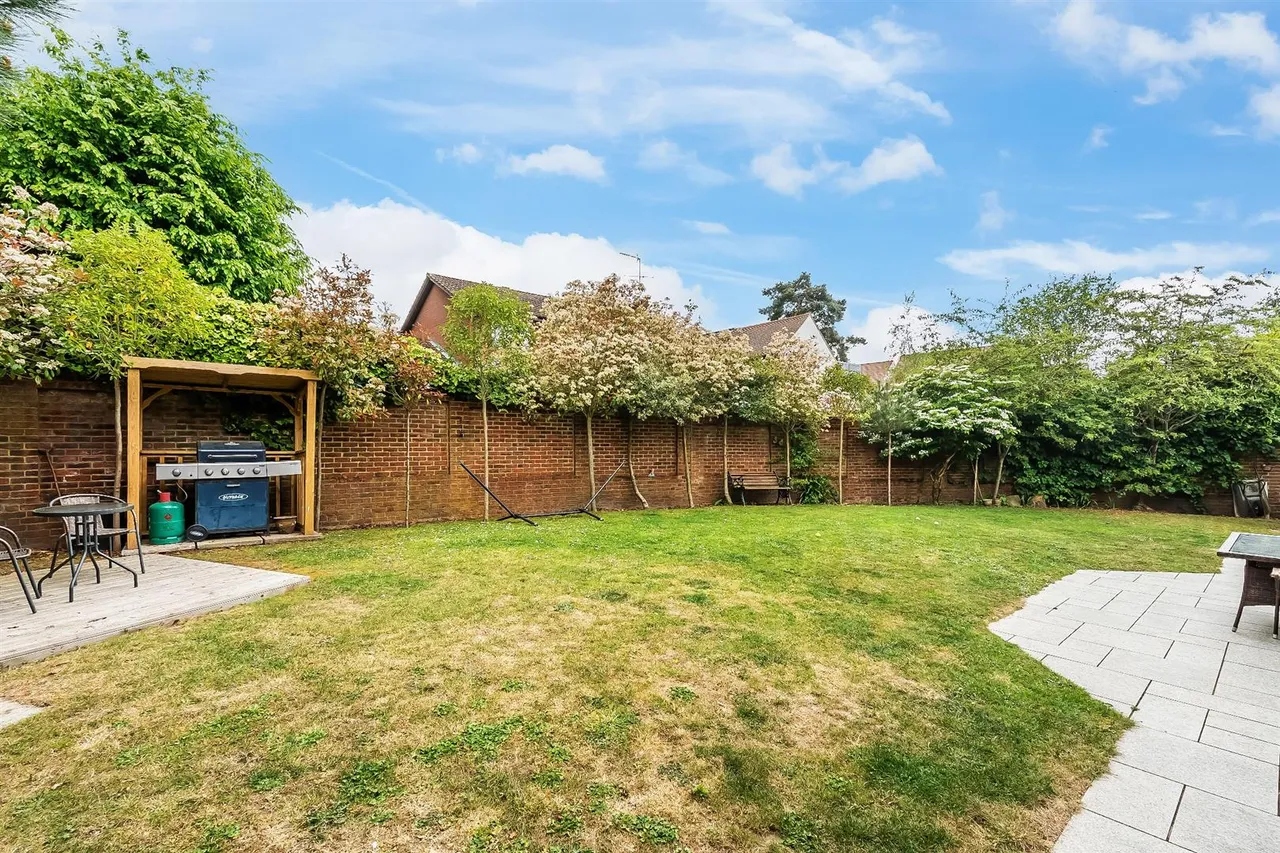 Milton Way, Fetcham, KT22, photo 8