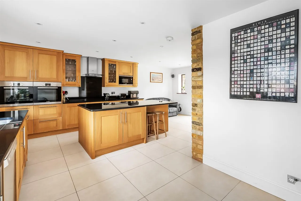 Milton Way, Fetcham, KT22, photo 10