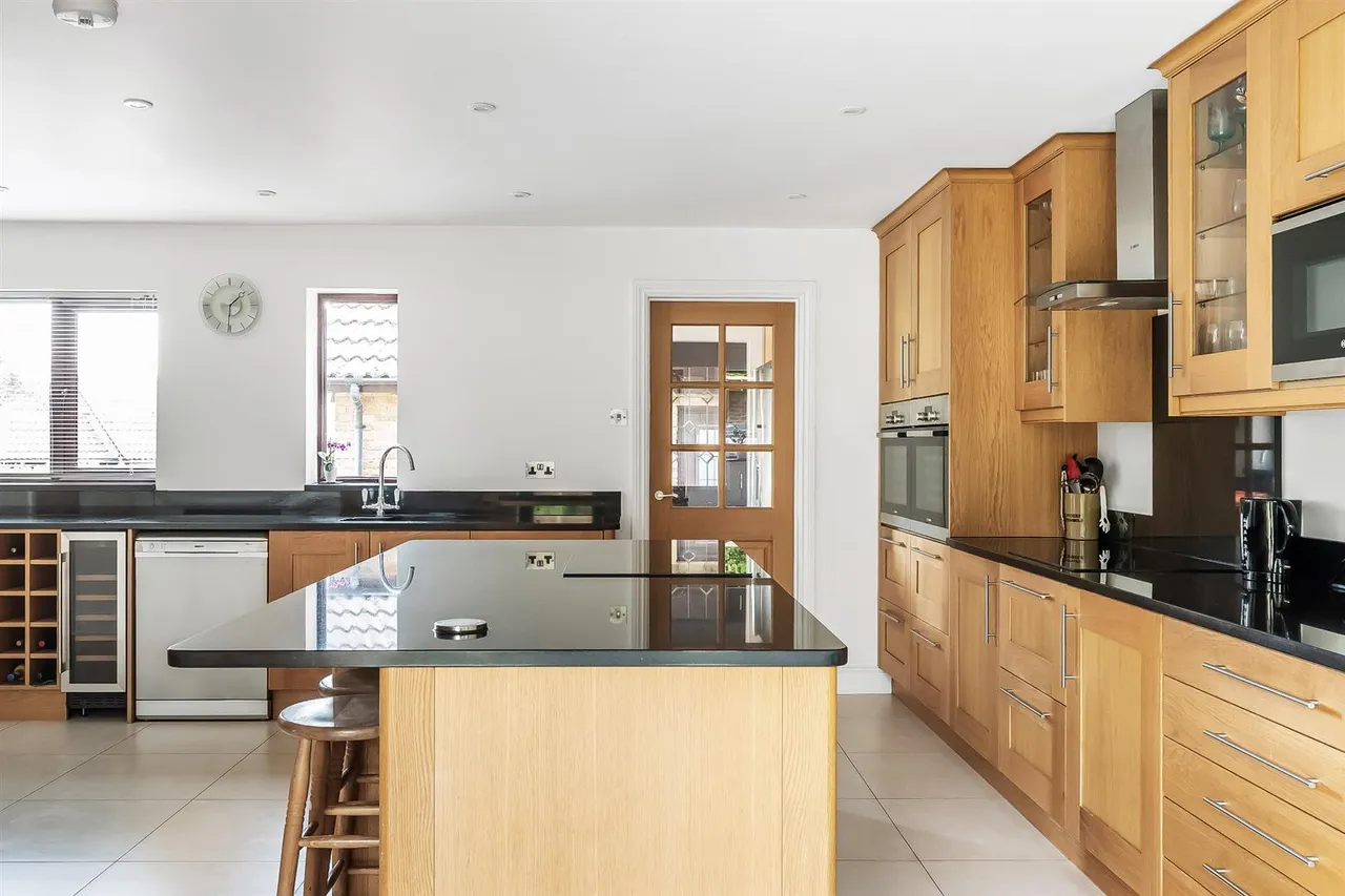 Milton Way, Fetcham, KT22, photo 11