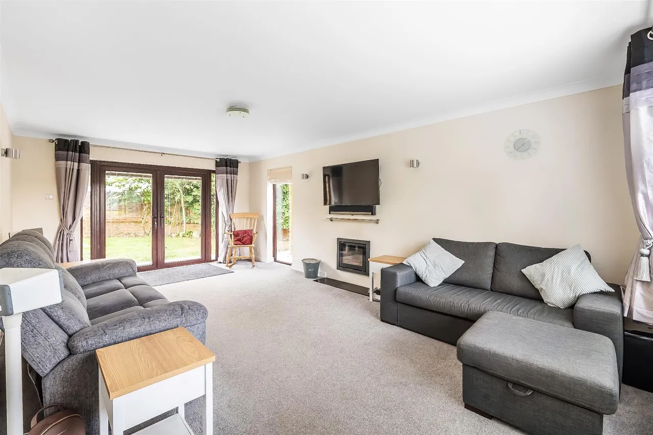 Milton Way, Fetcham, KT22, photo 4