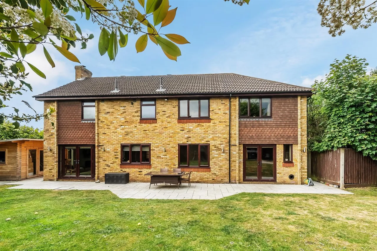Milton Way, Fetcham, KT22, photo 9