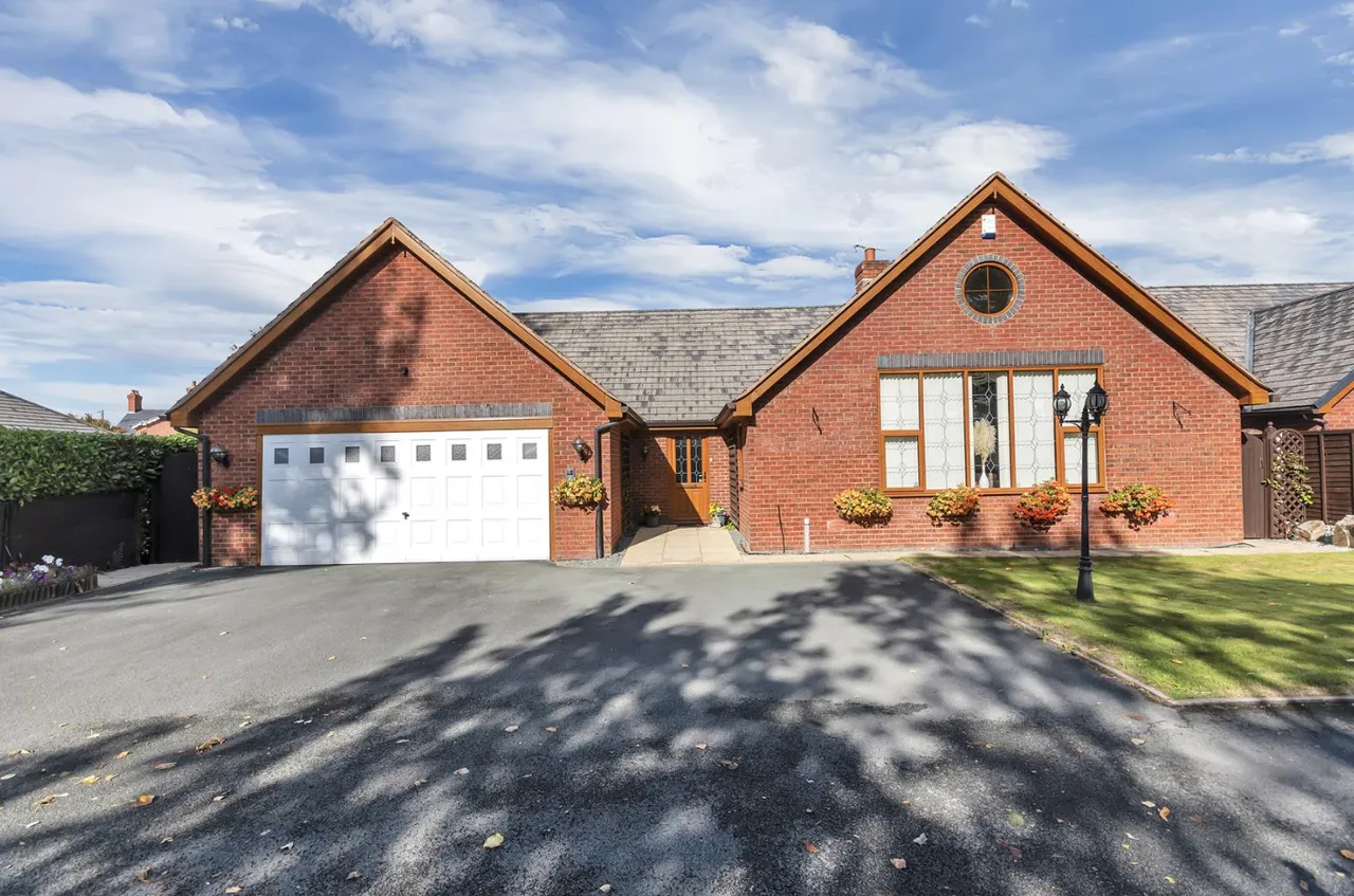 Breidden Court, Four Crosses, Llanymynech, SY22 6NY, photo 3