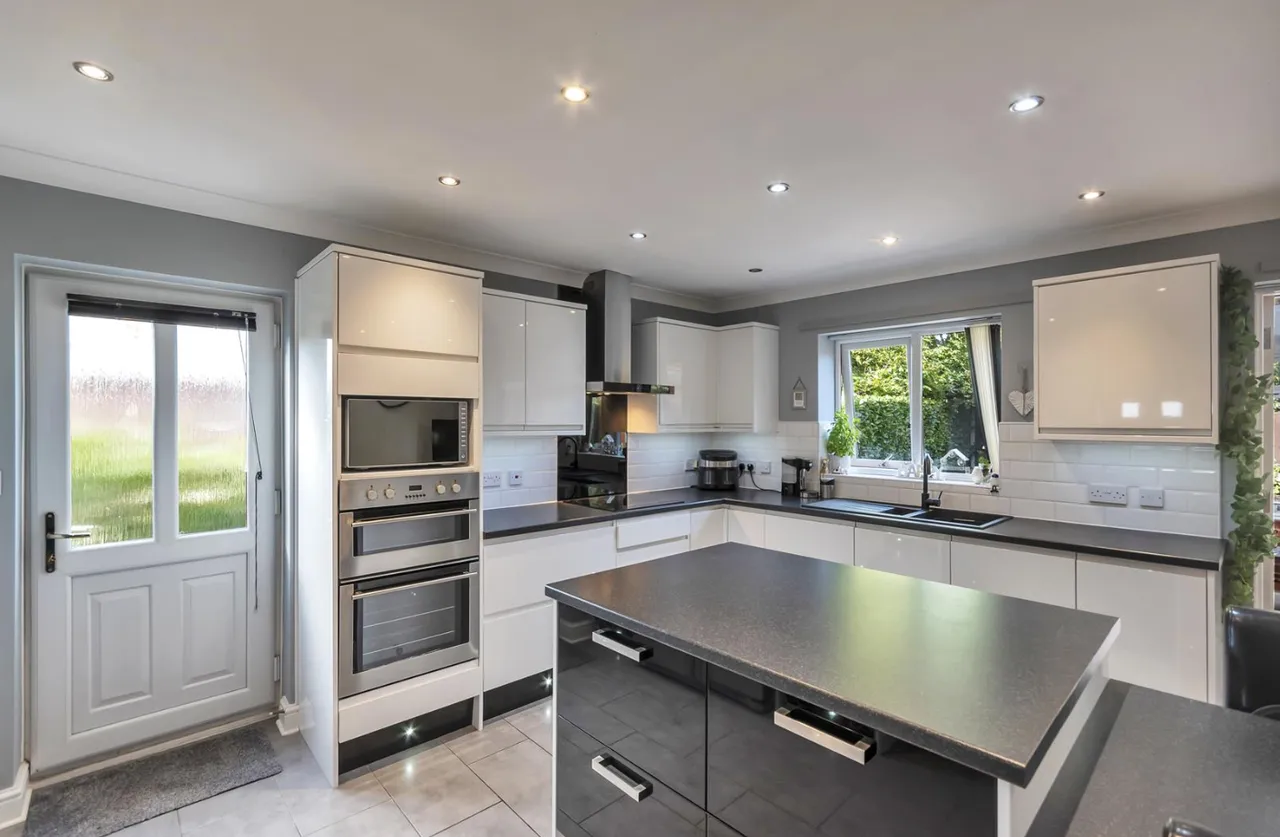 Breidden Court, Four Crosses, Llanymynech, SY22 6NY, photo 5