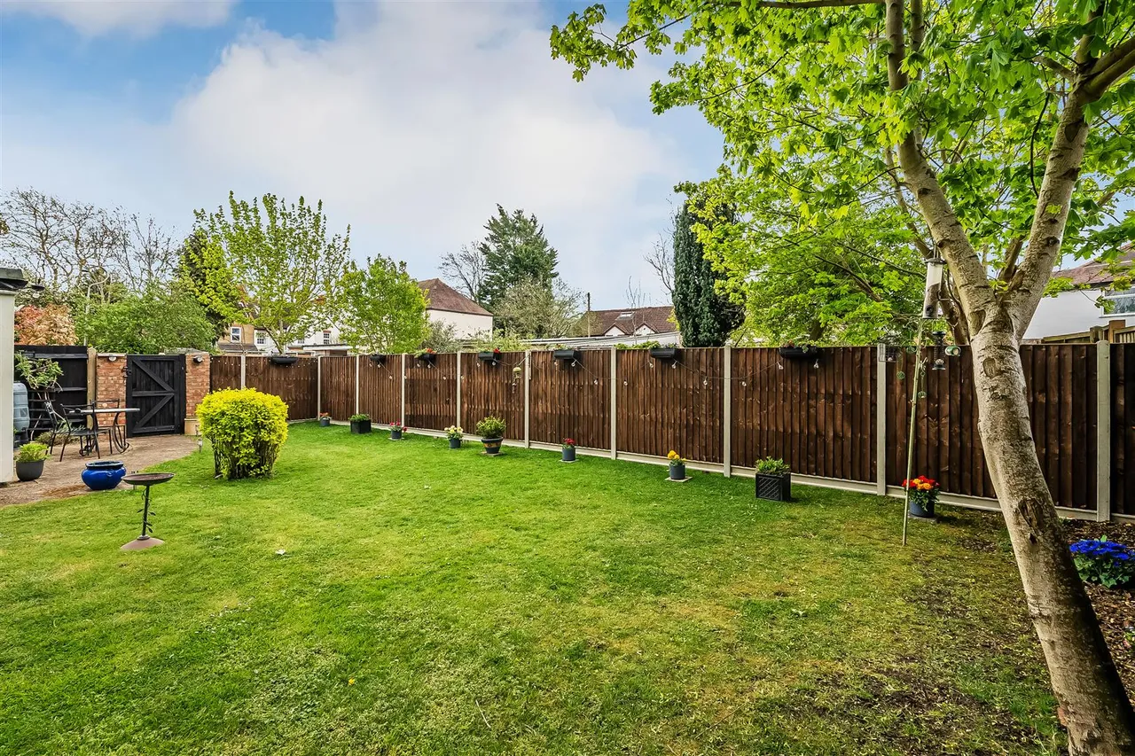 Kingston Road, Leatherhead, KT22, photo 2