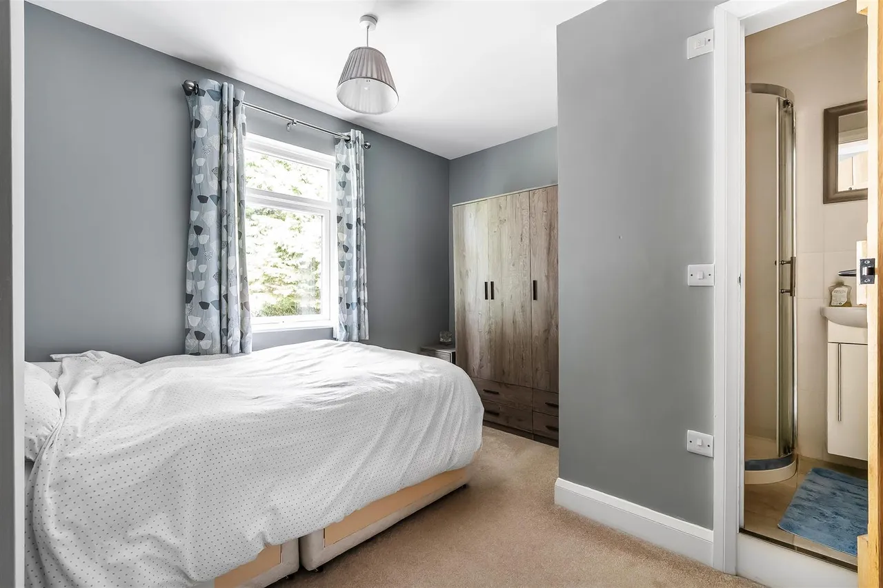 Kingston Road, Leatherhead, KT22, photo 8