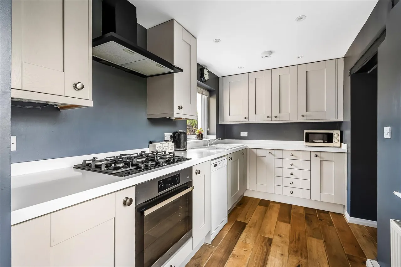 Kingston Road, Leatherhead, KT22, photo 3