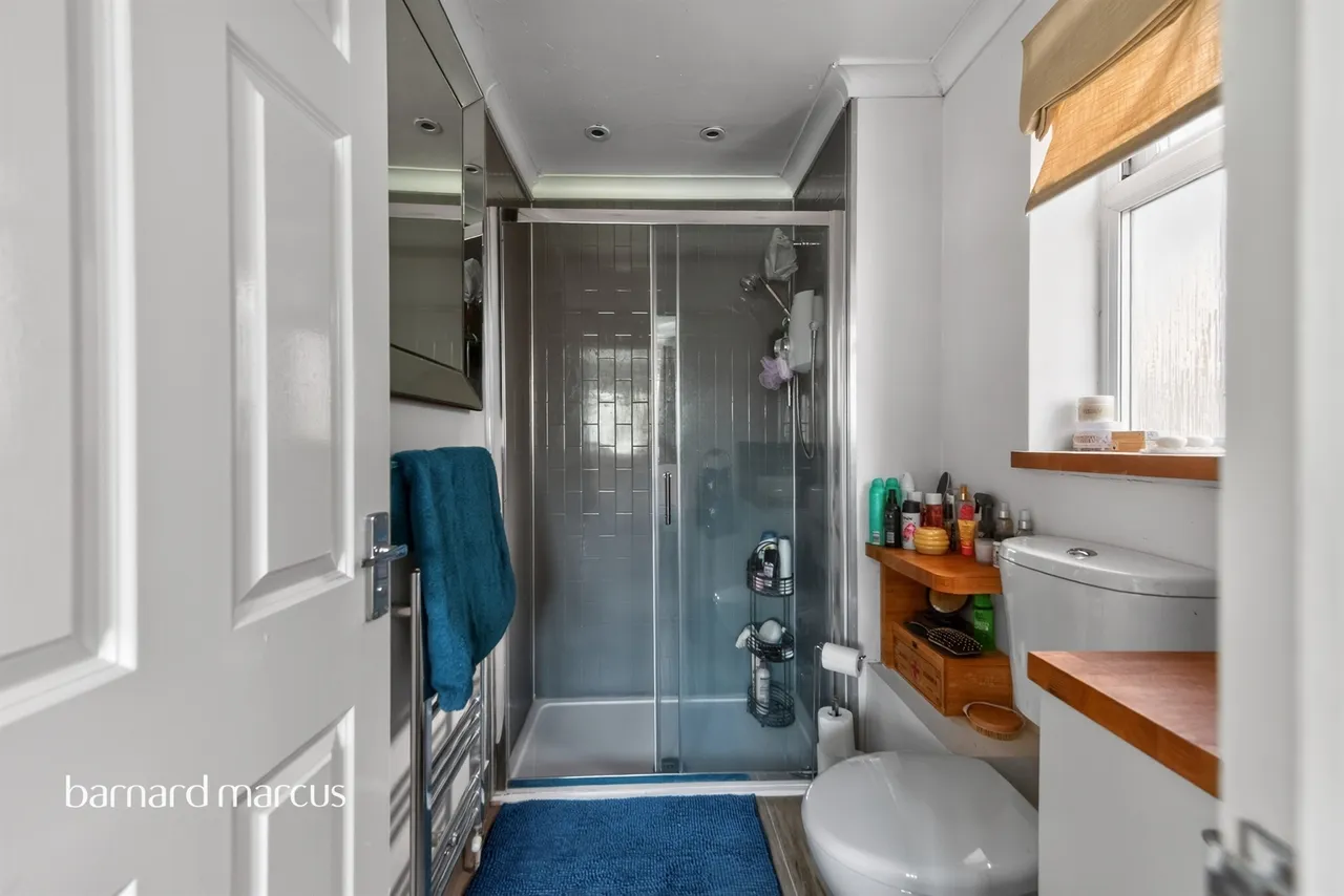Mayfield Close, REDHILL, photo 11
