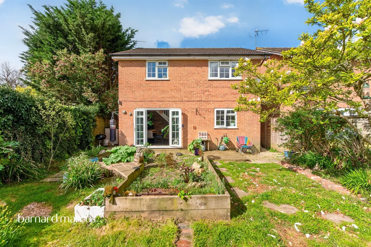 Mayfield Close, REDHILL, photo 12