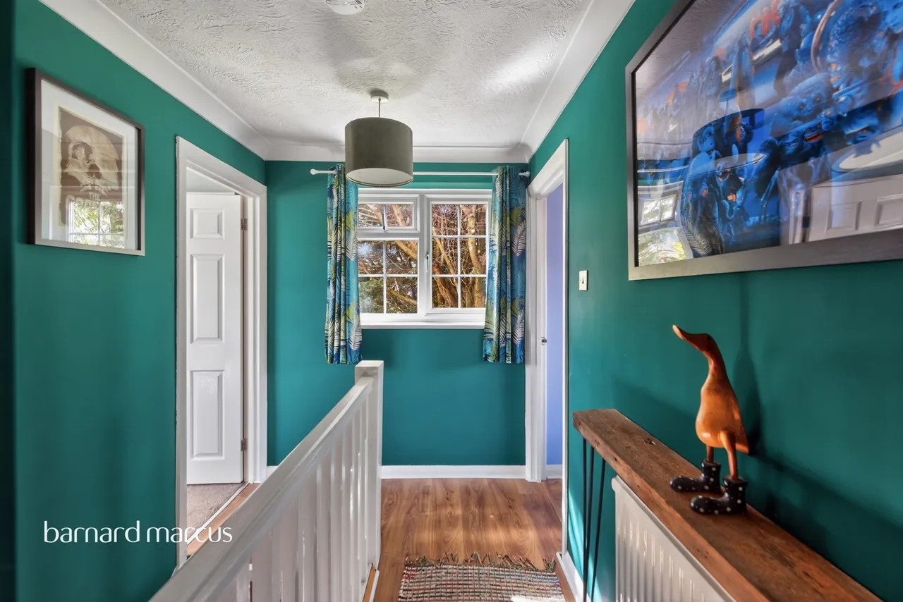 Mayfield Close, REDHILL, photo 5