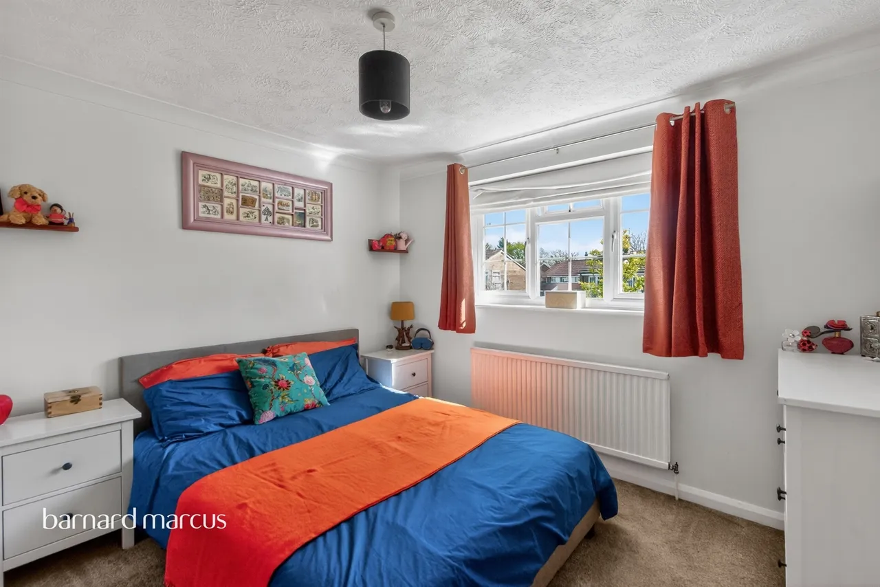 Mayfield Close, REDHILL, photo 8