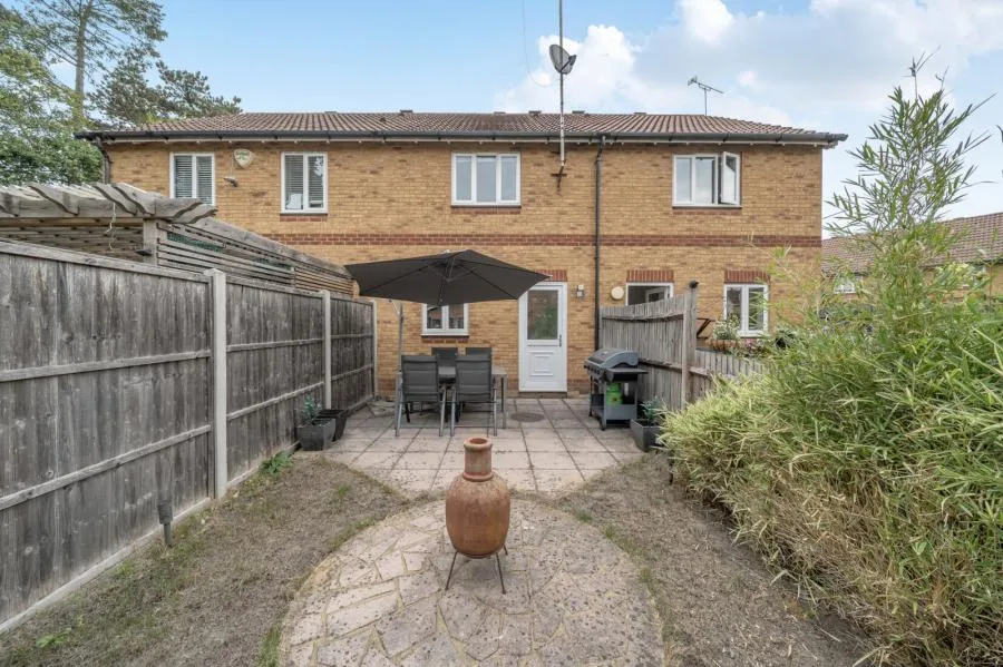 Percheron Drive, Knaphill, GU21, photo 14