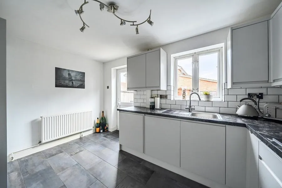 Percheron Drive, Knaphill, GU21, photo 8