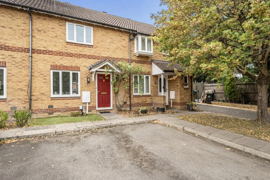 Percheron Drive, Knaphill, GU21, photo 17