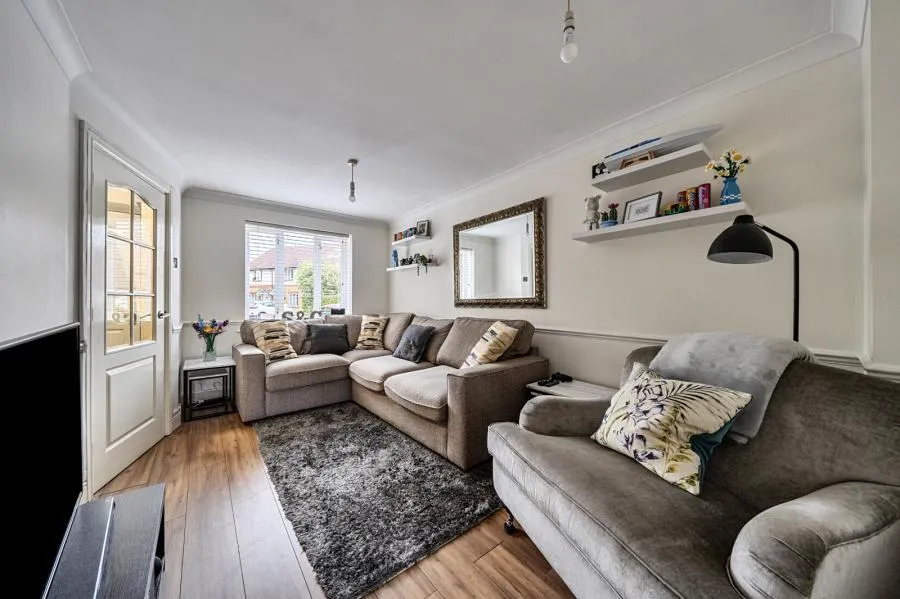 Percheron Drive, Knaphill, GU21, photo 3