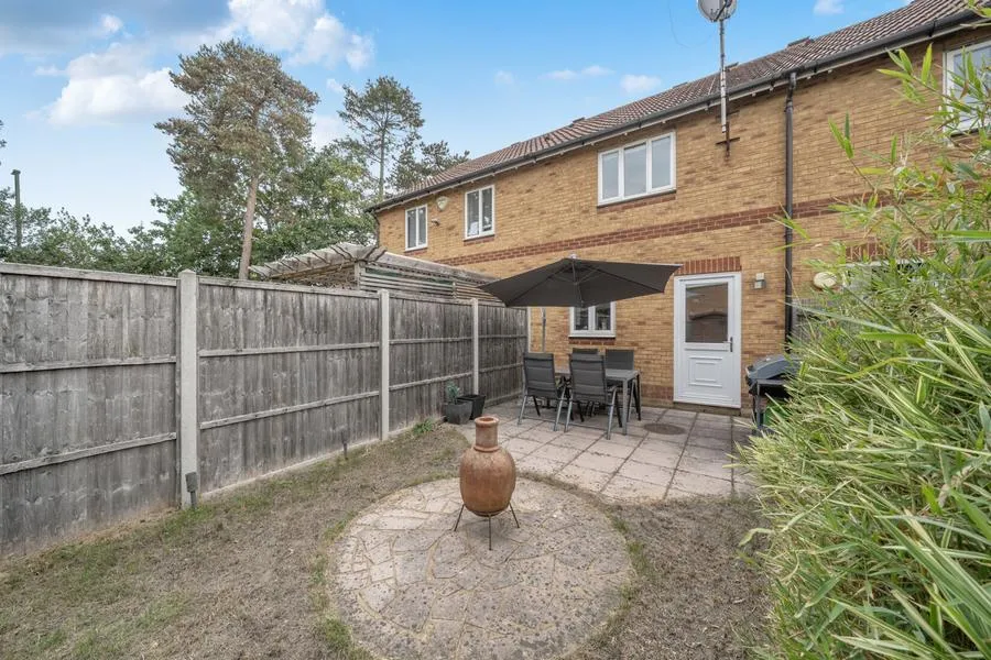 Percheron Drive, Knaphill, GU21, photo 16