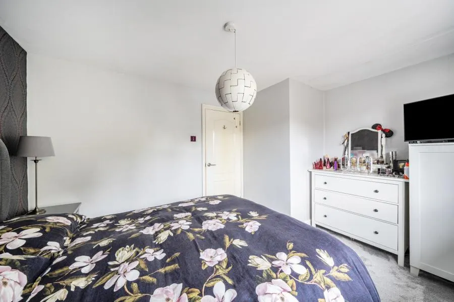 Percheron Drive, Knaphill, GU21, photo 10