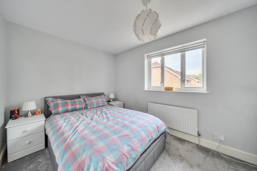Percheron Drive, Knaphill, GU21, photo 12