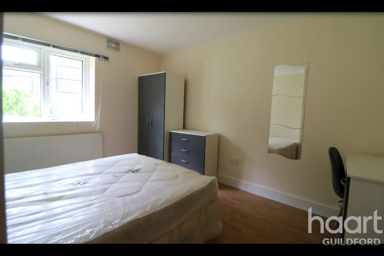 1 bed house to rent, Downing Avenue, GU2
