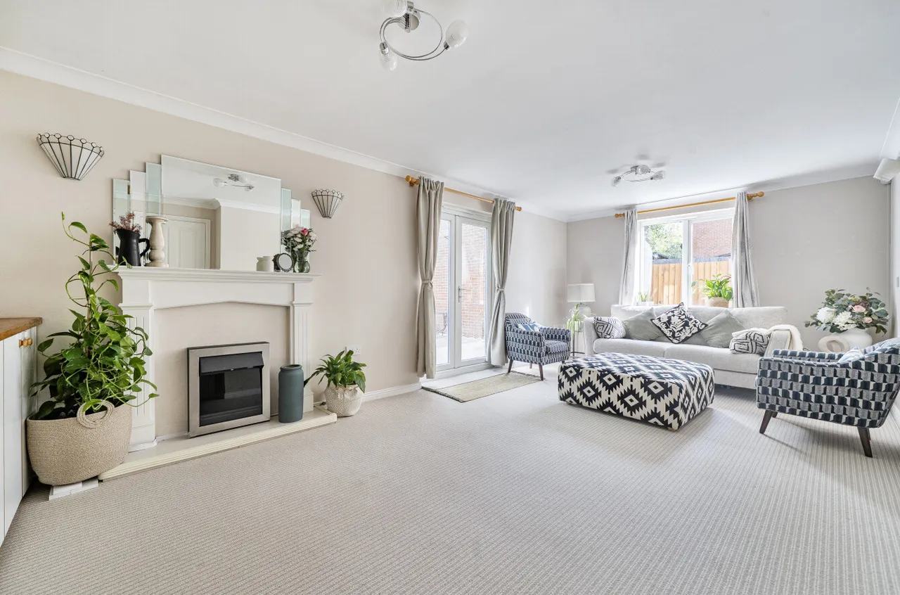 Kingfisher Grove, Three Mile Cross, RG7, photo 7