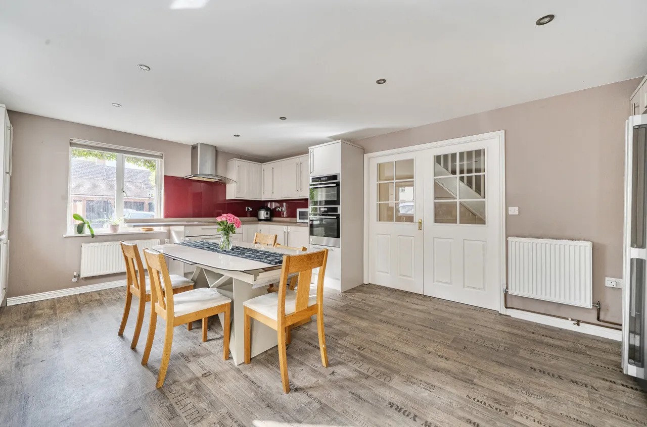 Kingfisher Grove, Three Mile Cross, RG7, photo 3