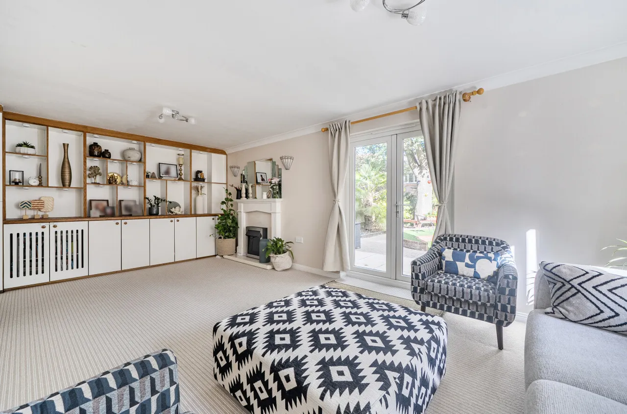 Kingfisher Grove, Three Mile Cross, RG7, photo 8