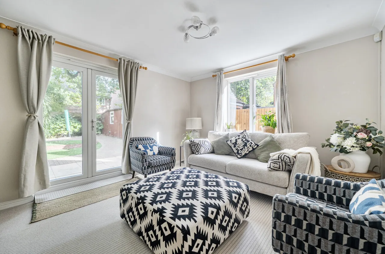 Kingfisher Grove, Three Mile Cross, RG7, photo 9