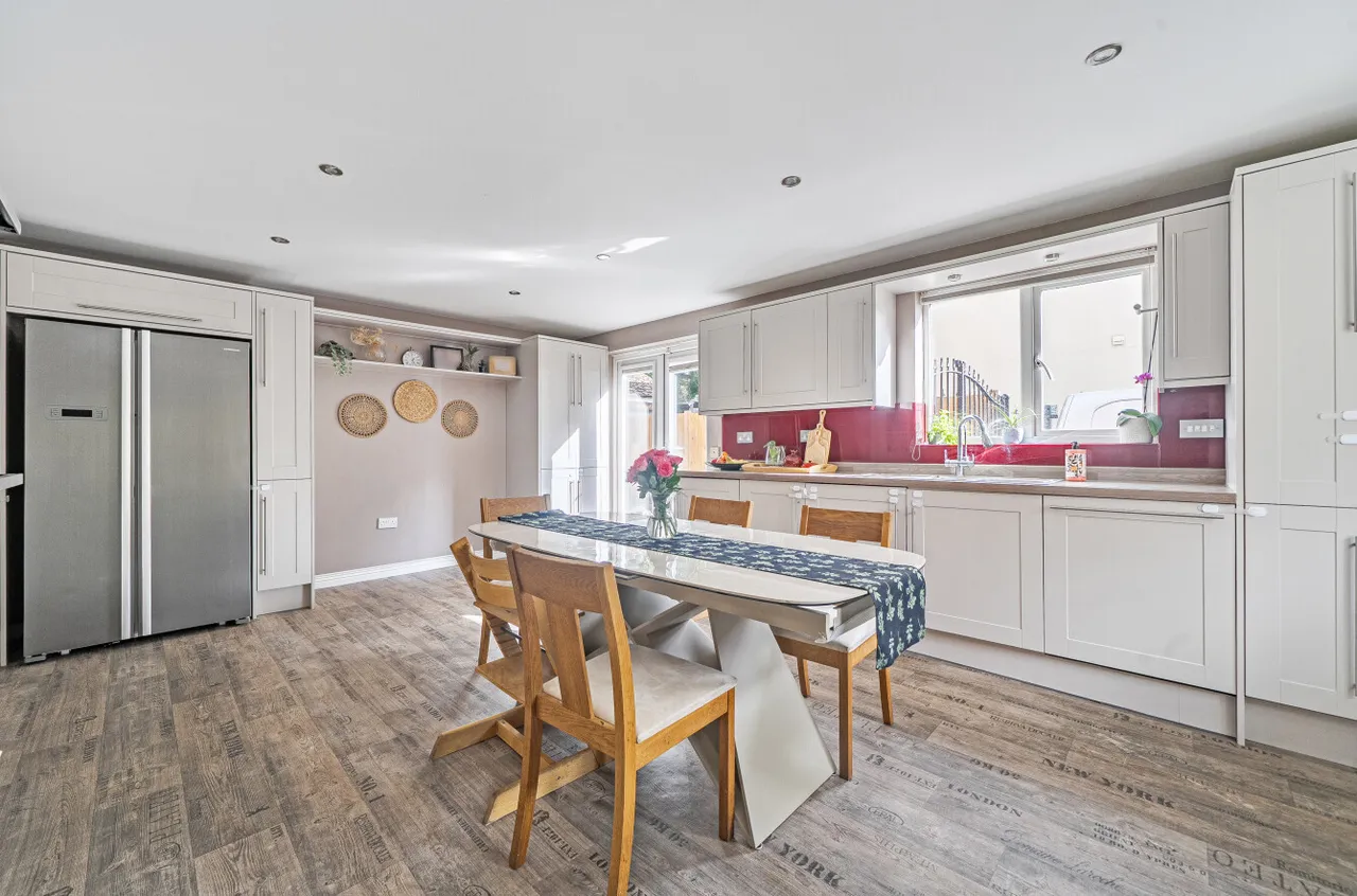 Kingfisher Grove, Three Mile Cross, RG7, photo 5