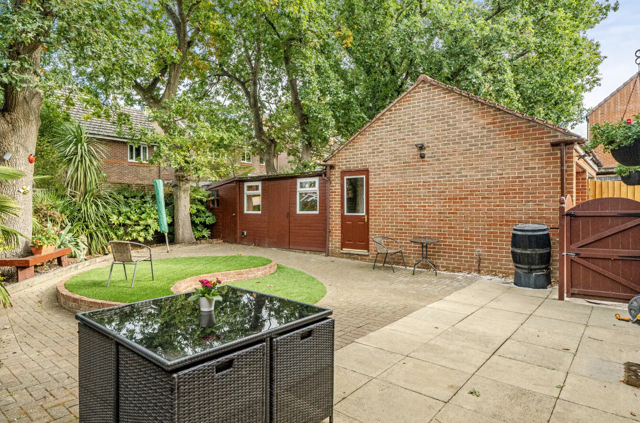 Kingfisher Grove, Three Mile Cross, RG7, photo 21