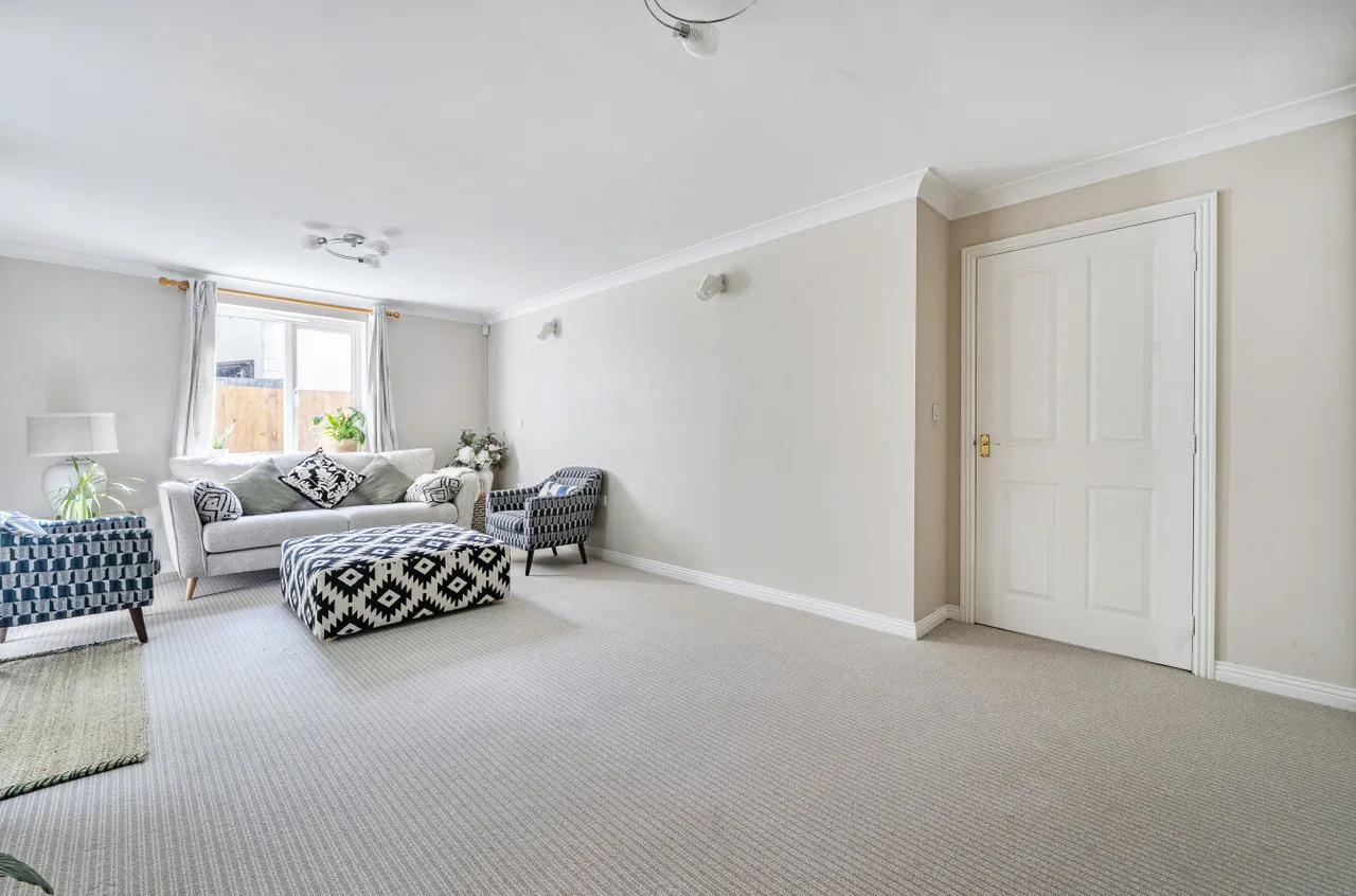 Kingfisher Grove, Three Mile Cross, RG7, photo 11