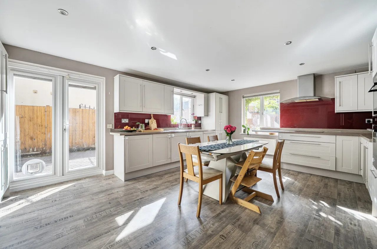 Kingfisher Grove, Three Mile Cross, RG7, photo 6