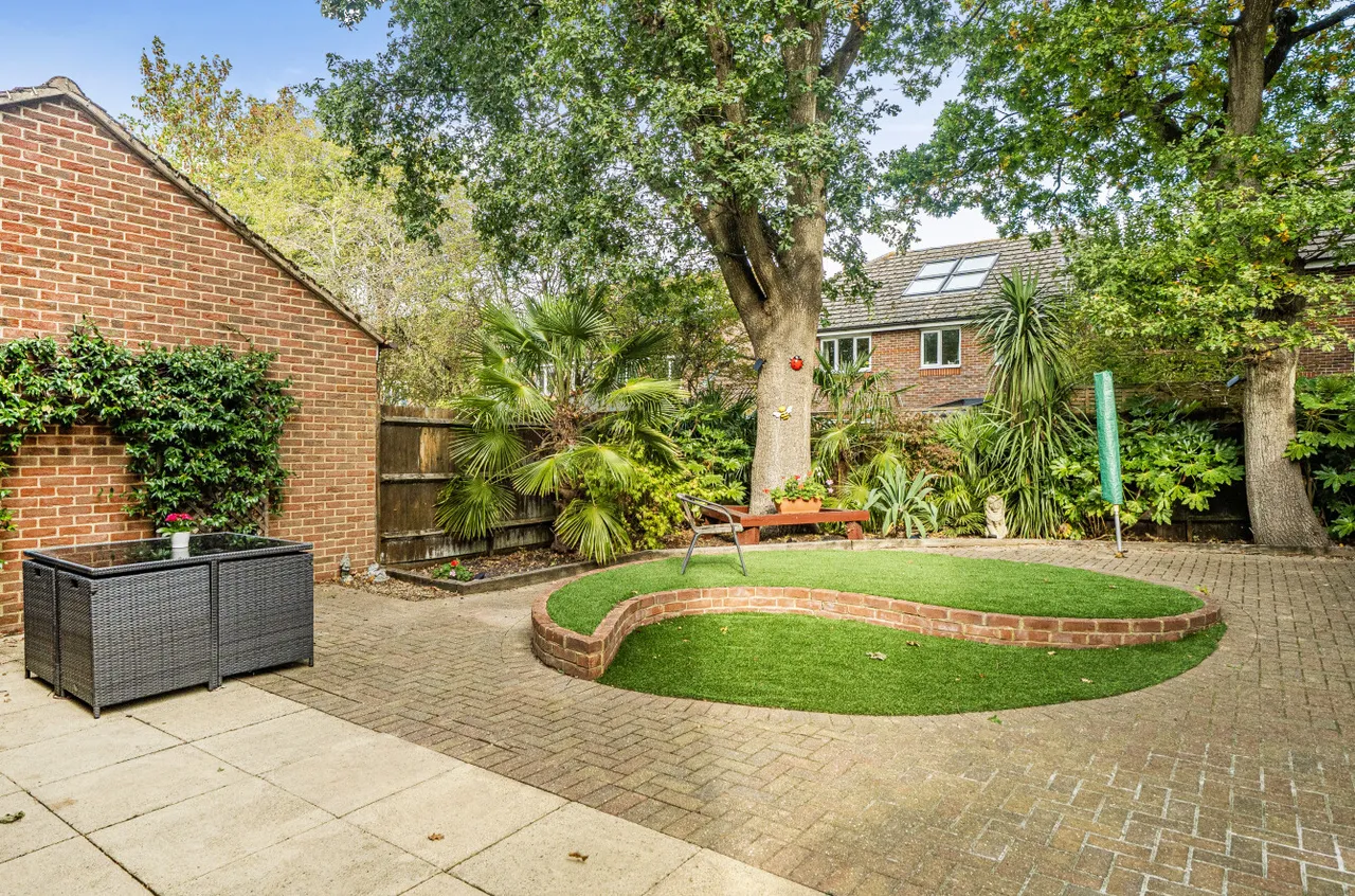 Kingfisher Grove, Three Mile Cross, RG7, photo 20