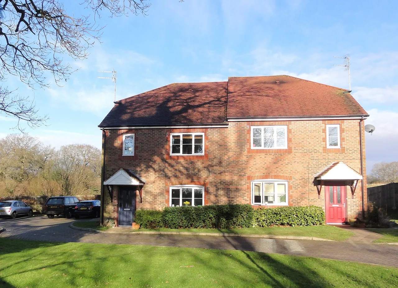 2 bed flat for sale, Roberts Way, Cranleigh, GU6