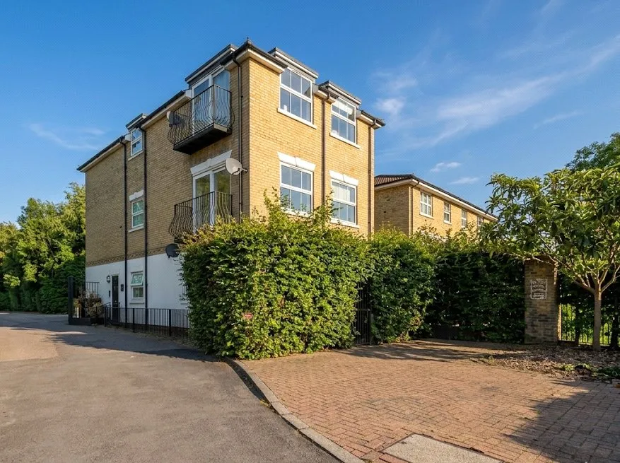 2 bed flat for sale — Portsmouth Road, Long Ditton, Surbiton, Surrey, KT6