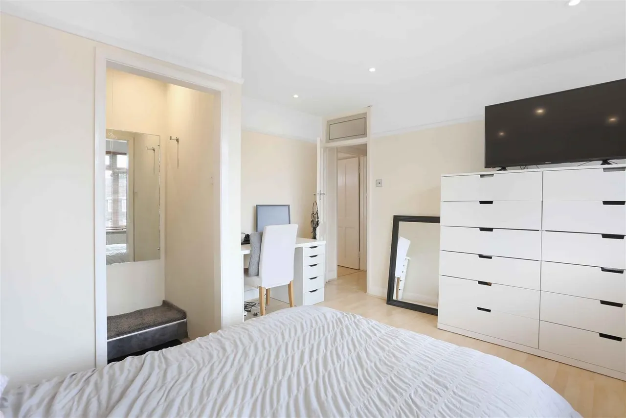 High Street, Cheam, Surrey, SM3 8RT, photo 9