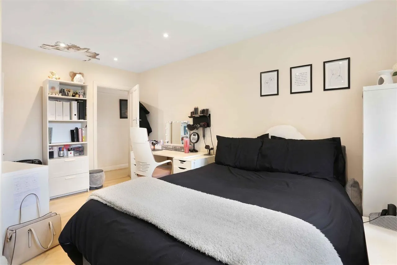 High Street, Cheam, Surrey, SM3 8RT, photo 10