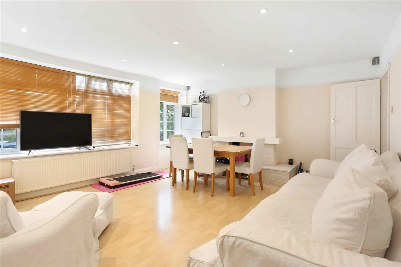 High Street, Cheam, Surrey, SM3 8RT, photo 4