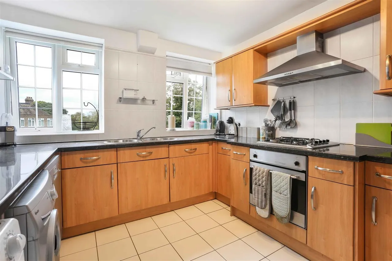 High Street, Cheam, Surrey, SM3 8RT, photo 7