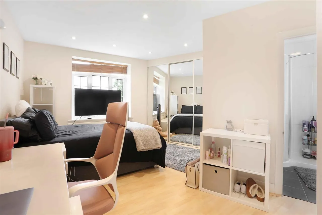High Street, Cheam, Surrey, SM3 8RT, photo 12